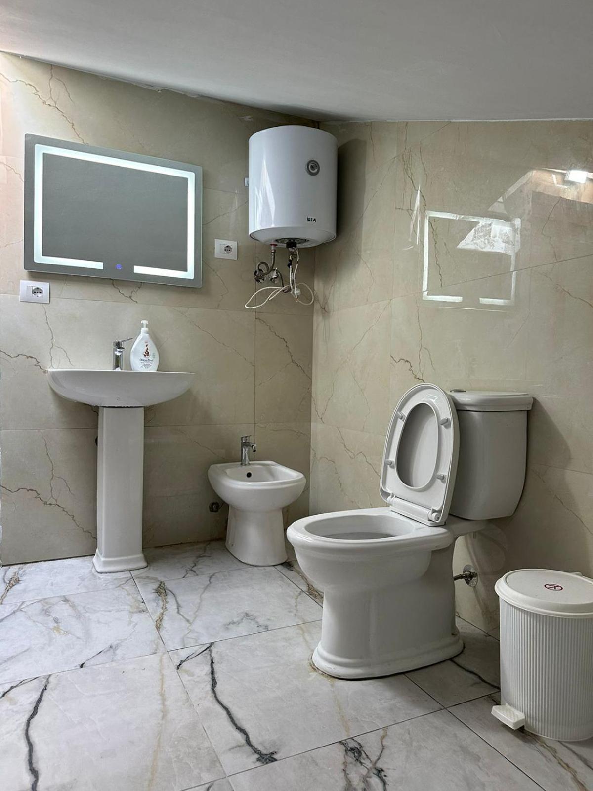 Kanaj And Apartamento *