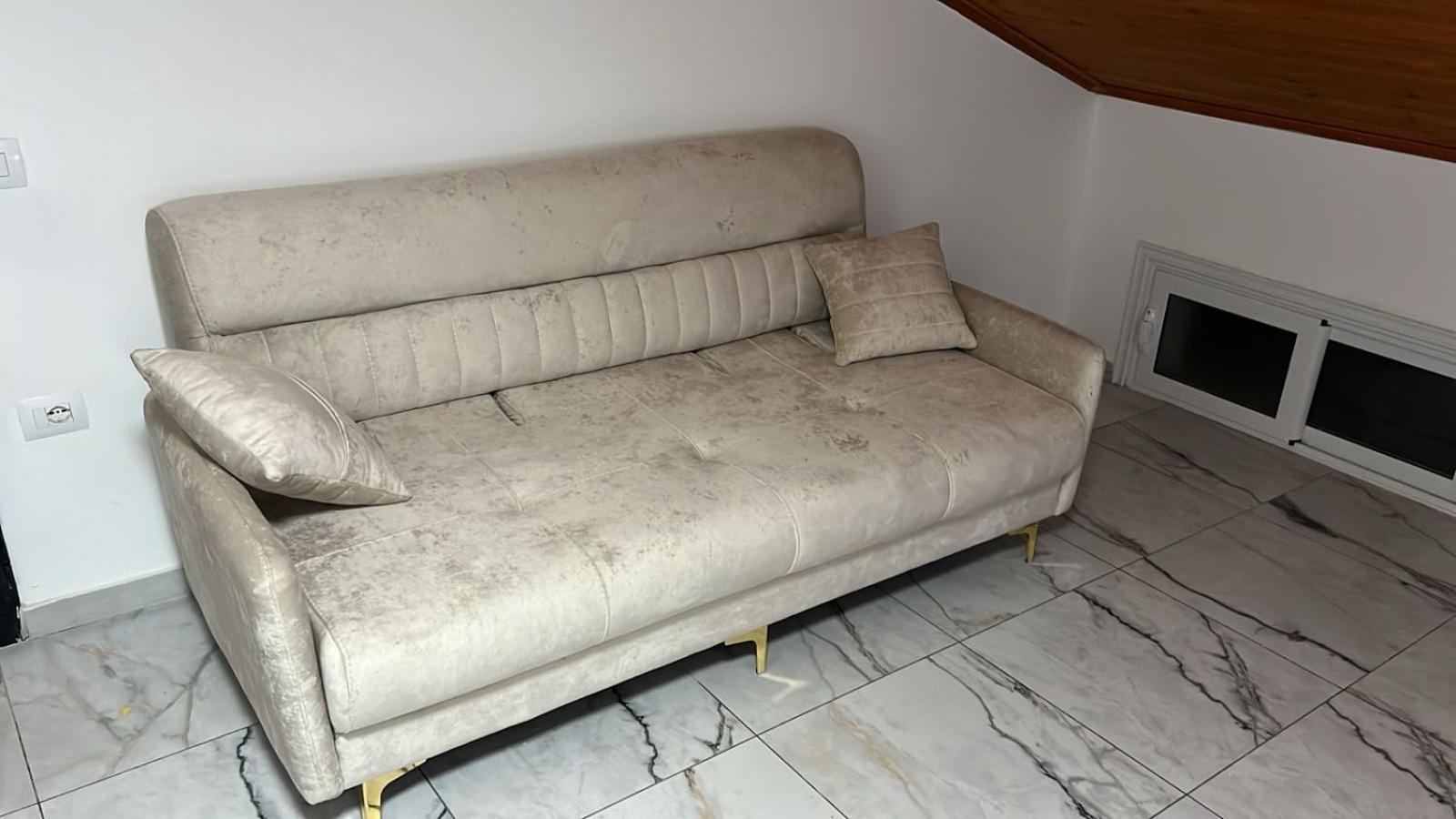 Kanaj And Apartamento *